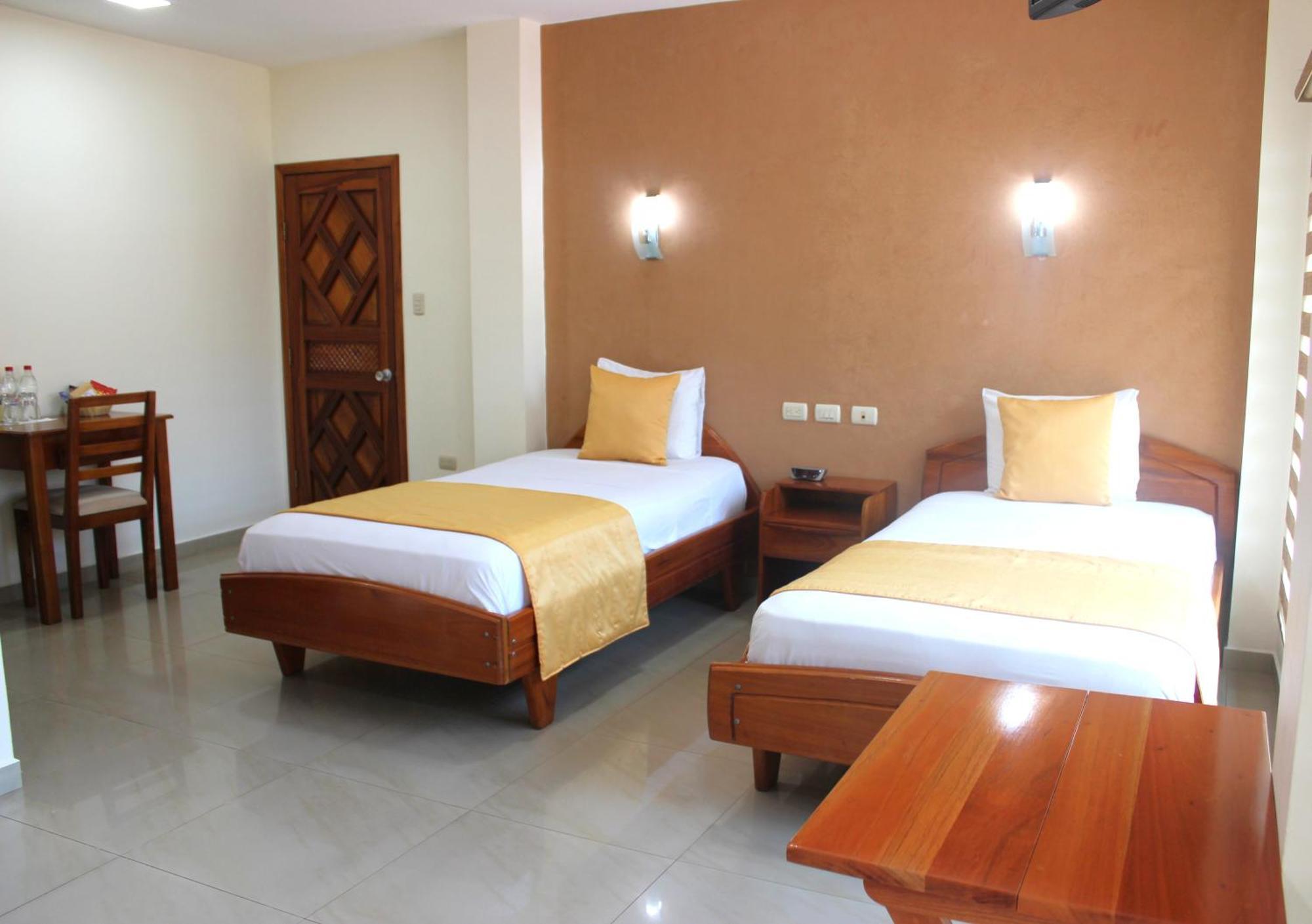 Hotel Flamingo Puerto Ayora  Exteriör bild